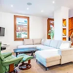 Primerose - Historic - Garden - - 5 Bedrooms - Mont-blanc Views Dağ evi